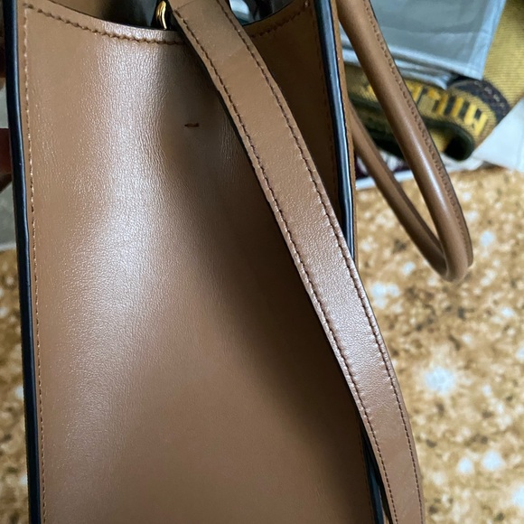 I have the duster bag,Prada shopper, tag and authentication card. - Picture 6 of 7